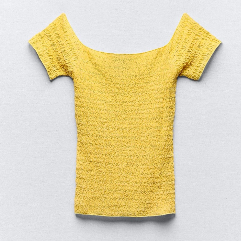 Textured Voluminous Top Like New 95%